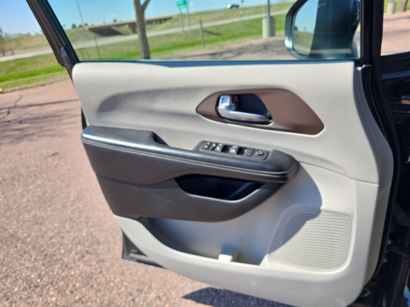 2022 Chrysler Voyager