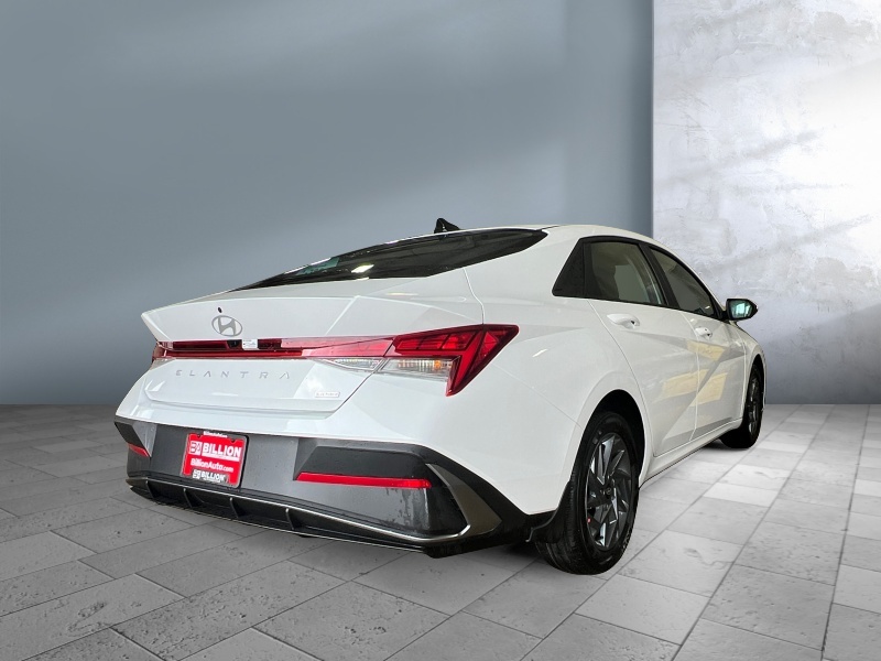 2024 Hyundai Elantra Hybrid