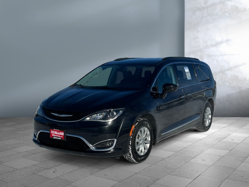 Used 2017 Chrysler Pacifica Touring-L Vans
