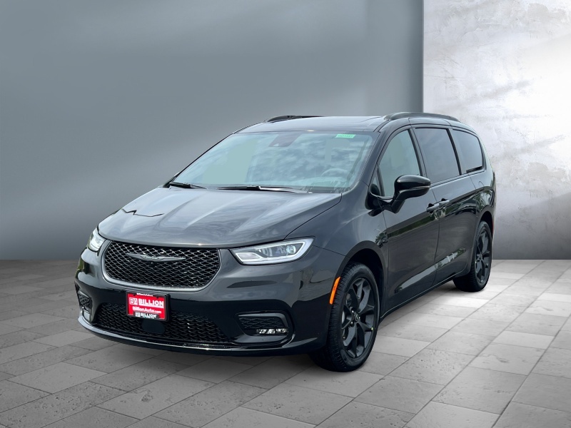 New 2025 Chrysler Pacifica Limited Vans