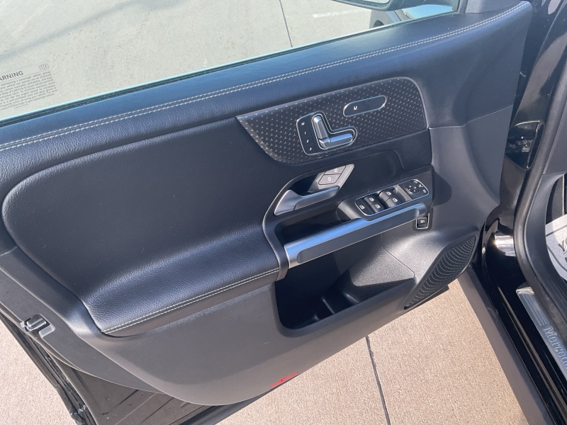 2025 Mercedes-Benz GLB