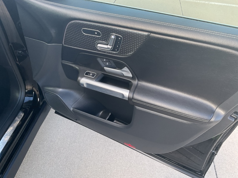 2025 Mercedes-Benz GLB