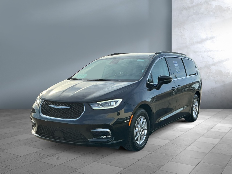 Used 2022 Chrysler Pacifica Touring L Vans