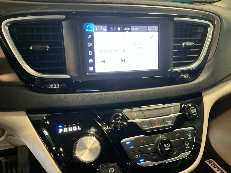 2023 Chrysler Voyager