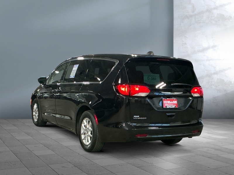 2023 Chrysler Voyager