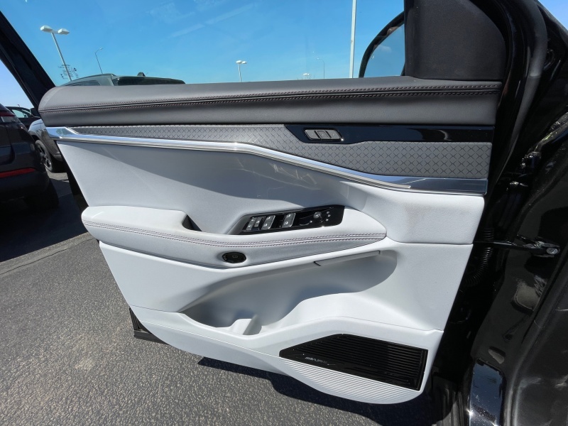 2025 Jeep Wagoneer S