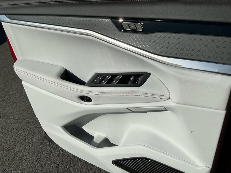 2025 Jeep Wagoneer S