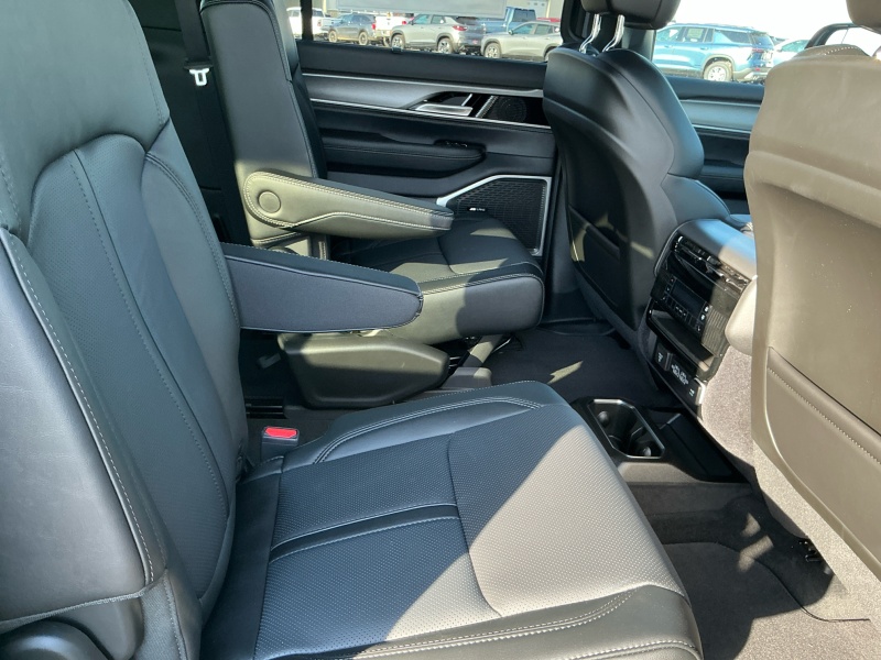 2025 Jeep Wagoneer L