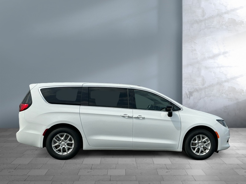 2026 Chrysler Voyager