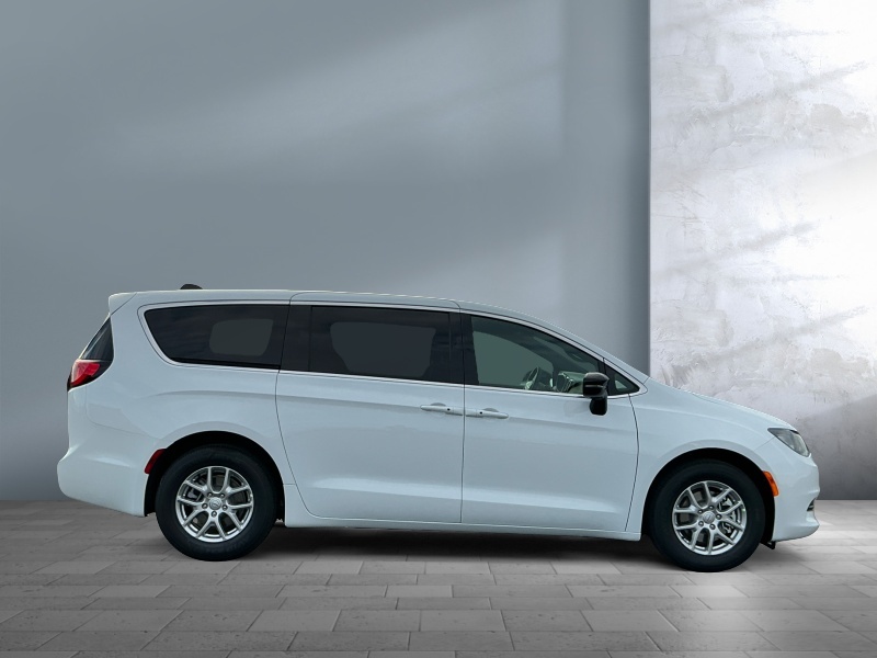 2026 Chrysler Voyager
