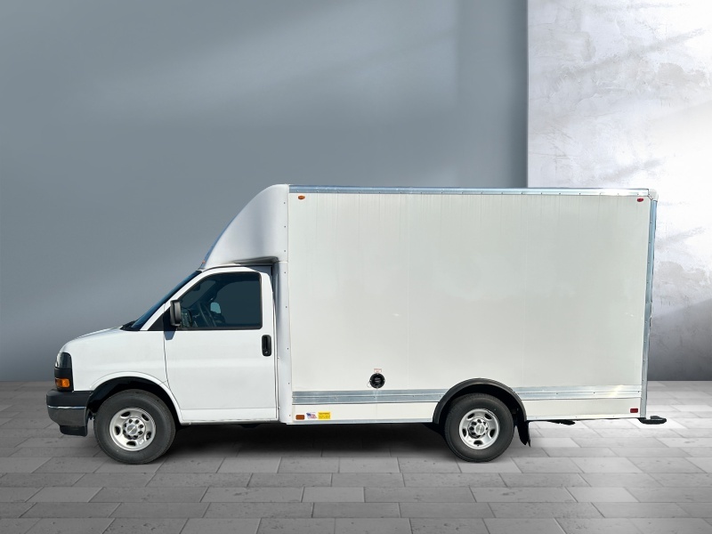 2025 GMC Savana Commercial Cutaway