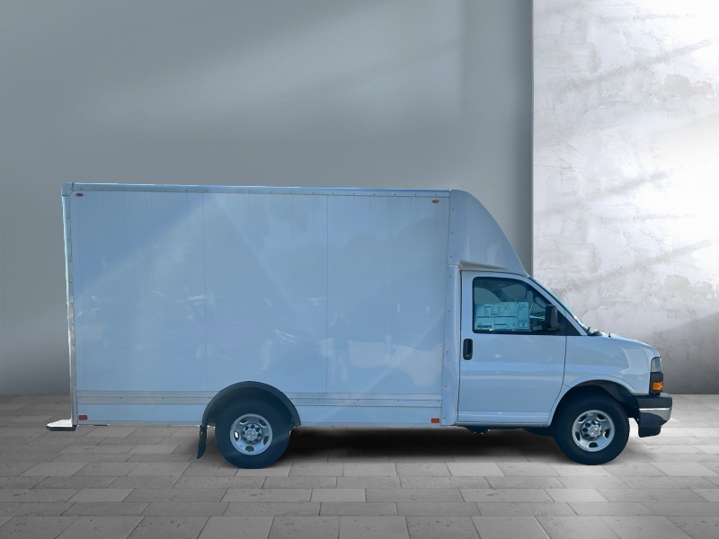 2025 GMC Savana Commercial Cutaway