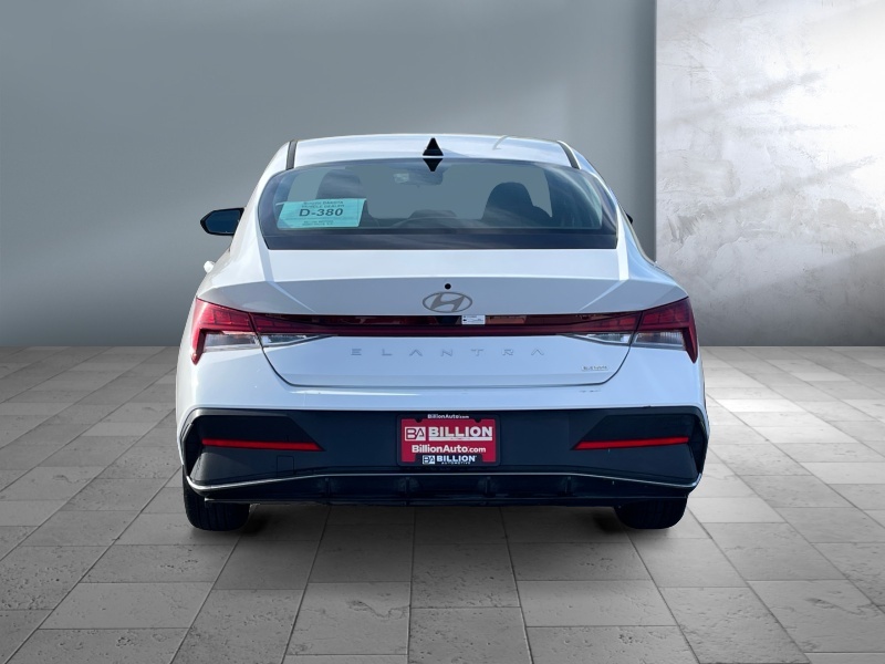 2024 Hyundai Elantra Hybrid