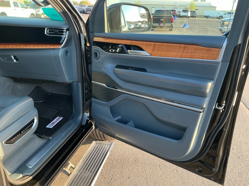 2023 Jeep Grand Wagoneer