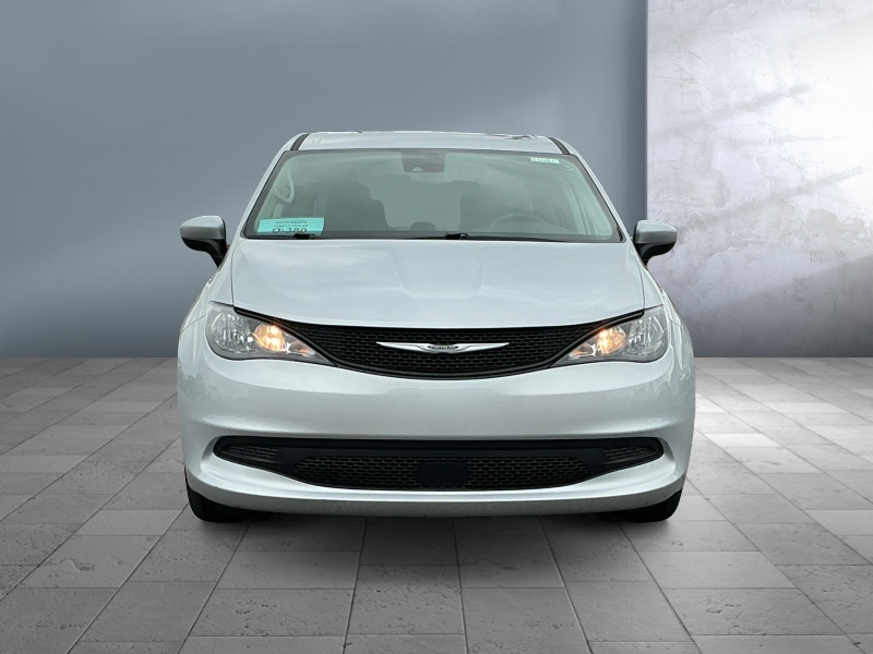 2023 Chrysler Voyager