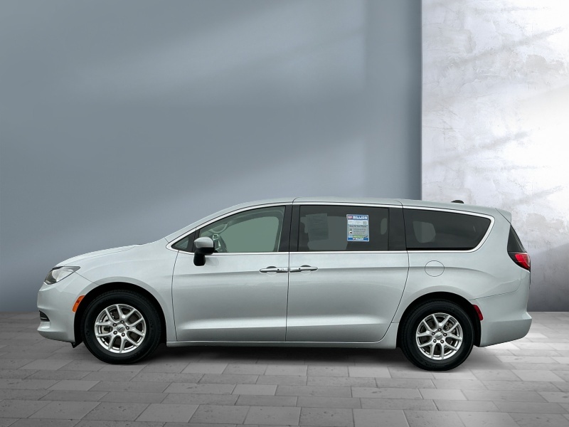 2023 Chrysler Voyager