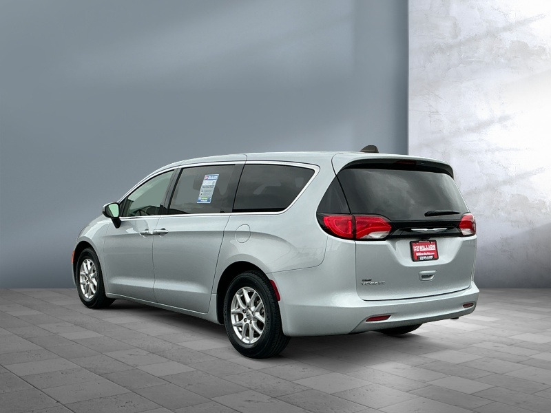 2023 Chrysler Voyager