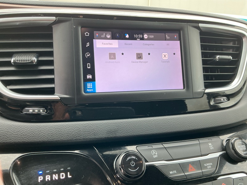 2023 Chrysler Voyager