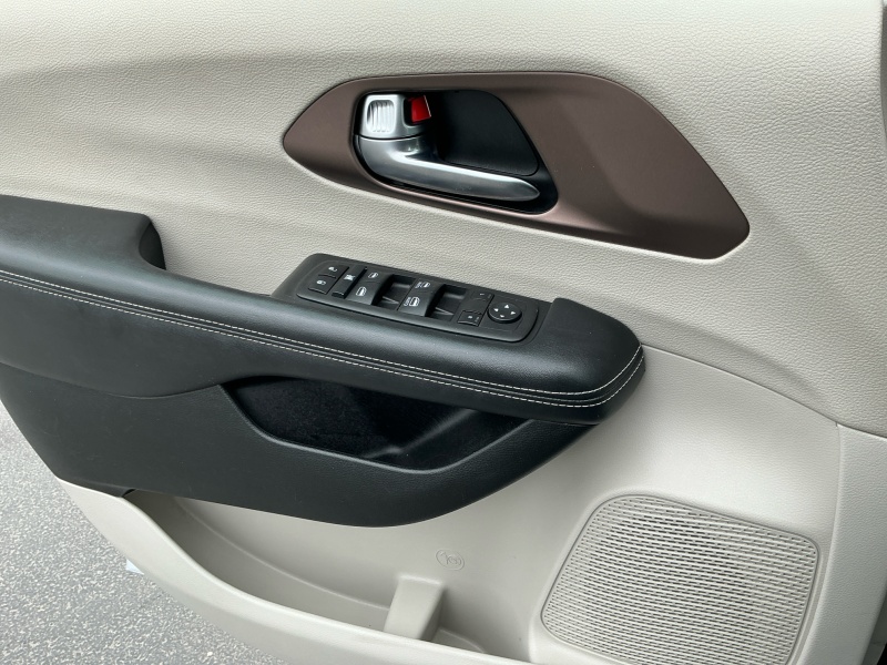 2023 Chrysler Voyager