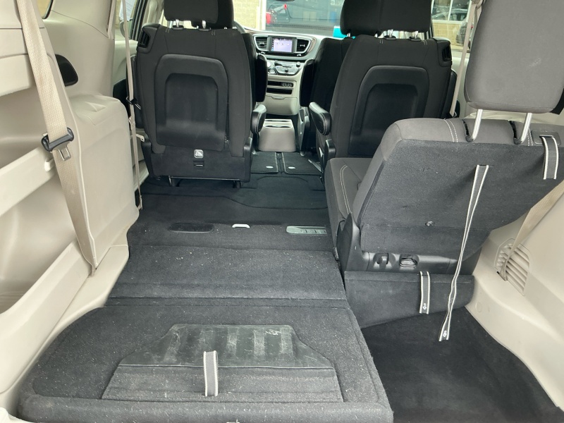 2023 Chrysler Voyager