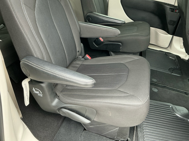 2023 Chrysler Voyager