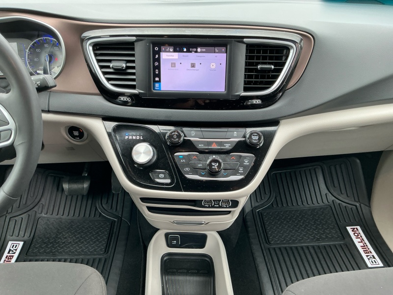 2023 Chrysler Voyager