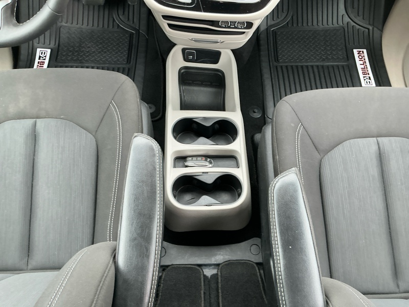 2023 Chrysler Voyager