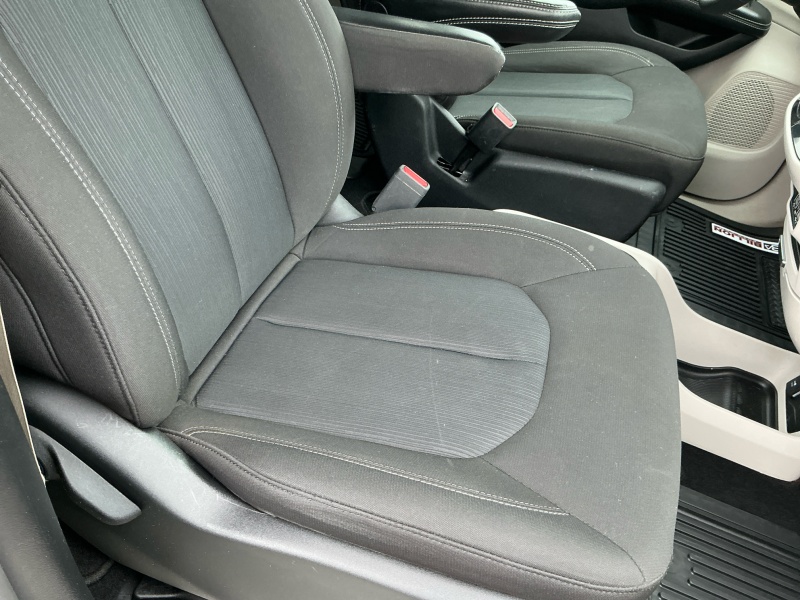 2023 Chrysler Voyager