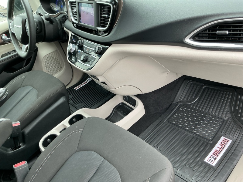 2023 Chrysler Voyager