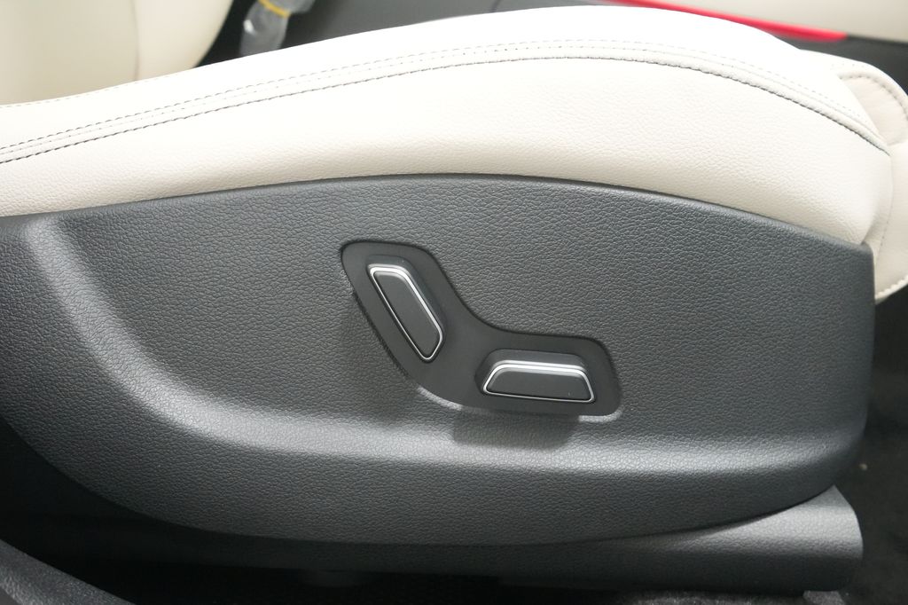 2026 Genesis GV70