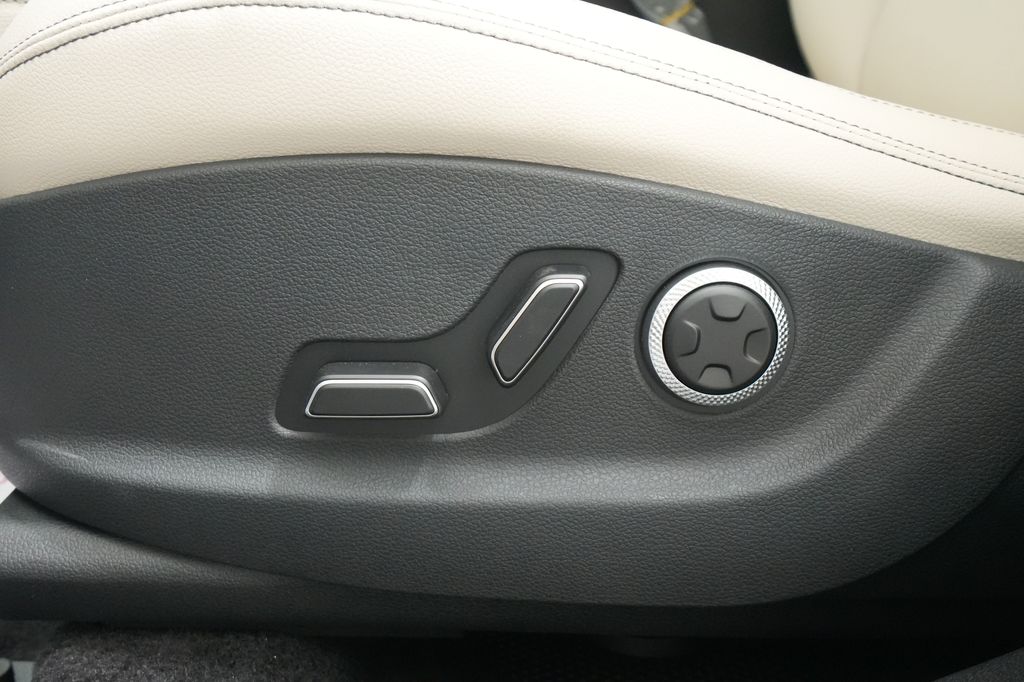 2026 Genesis GV70