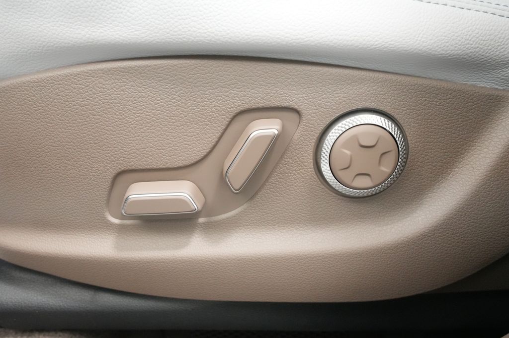 2026 Genesis GV70