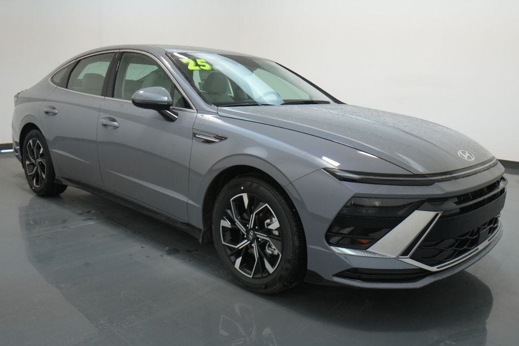New 2025 Hyundai Sonata SEL Cars