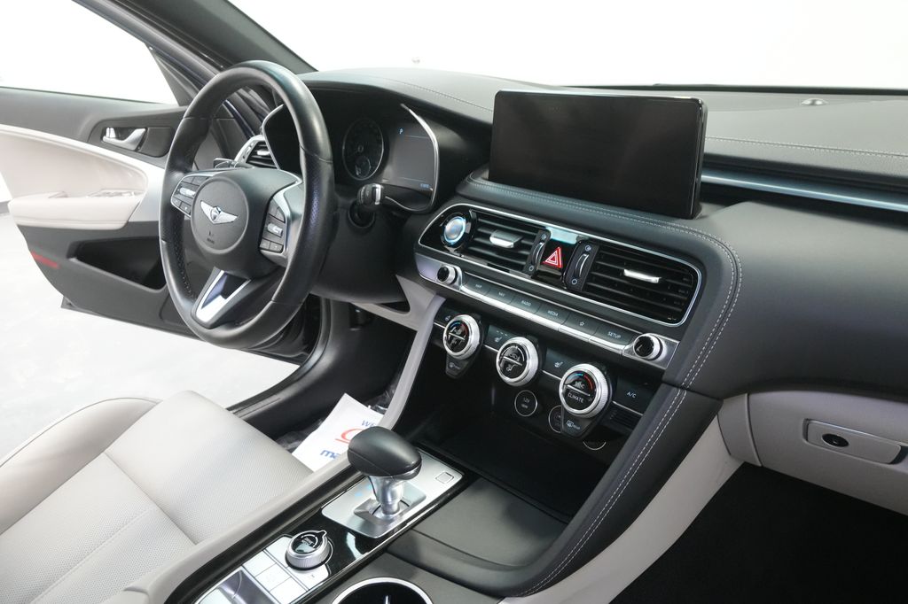 2023 Genesis G70