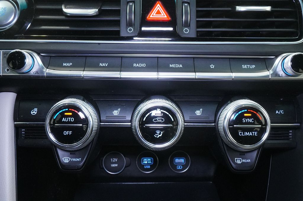 2023 Genesis G70