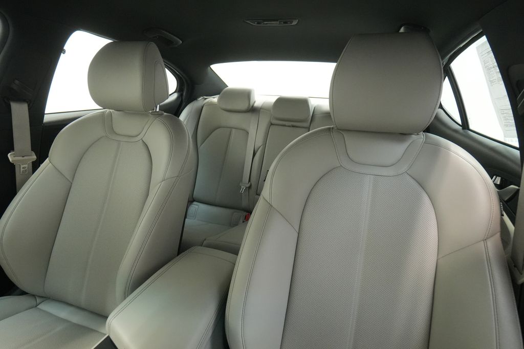2023 Genesis G70