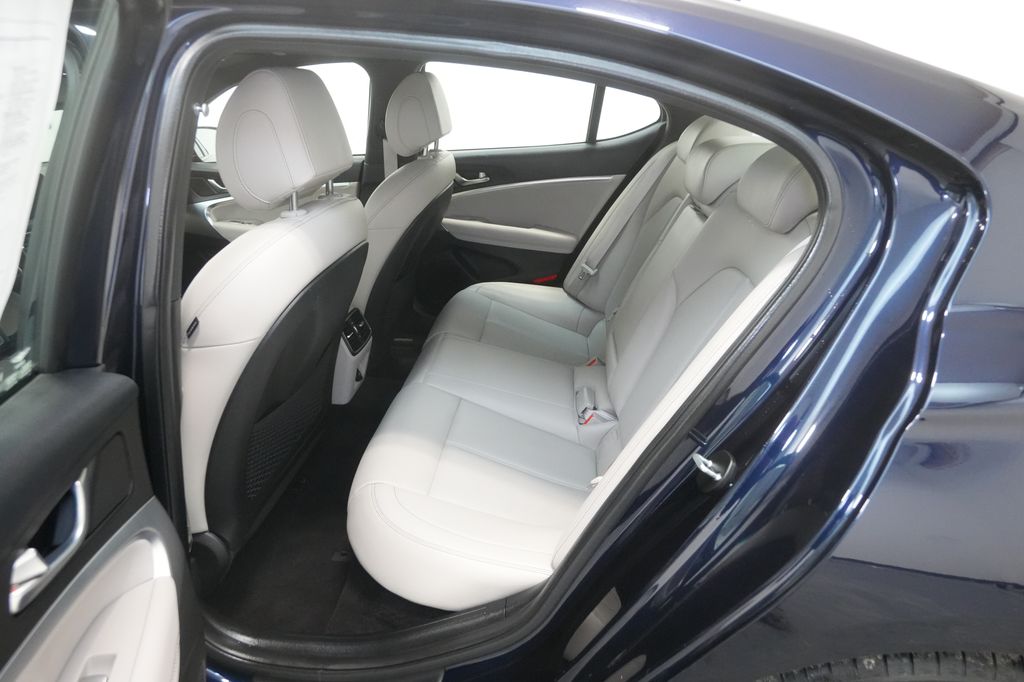 2023 Genesis G70