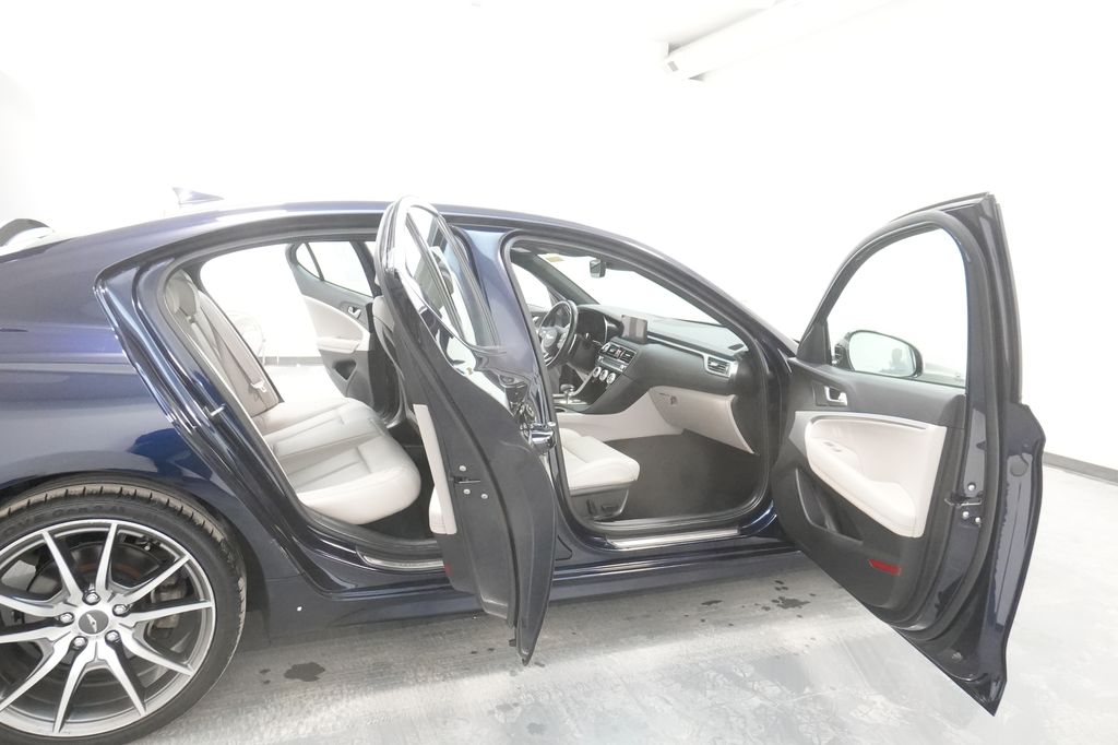 2023 Genesis G70