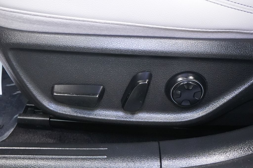 2023 Genesis G70