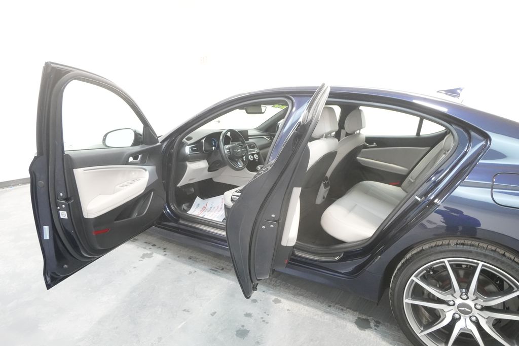 2023 Genesis G70