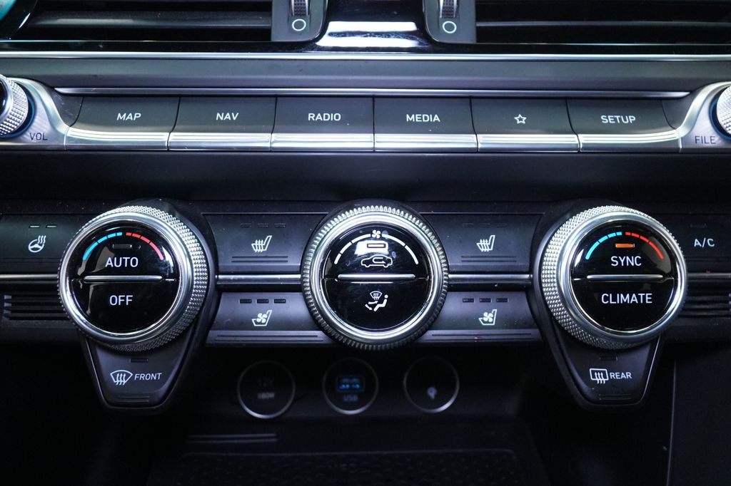 2023 Genesis G70