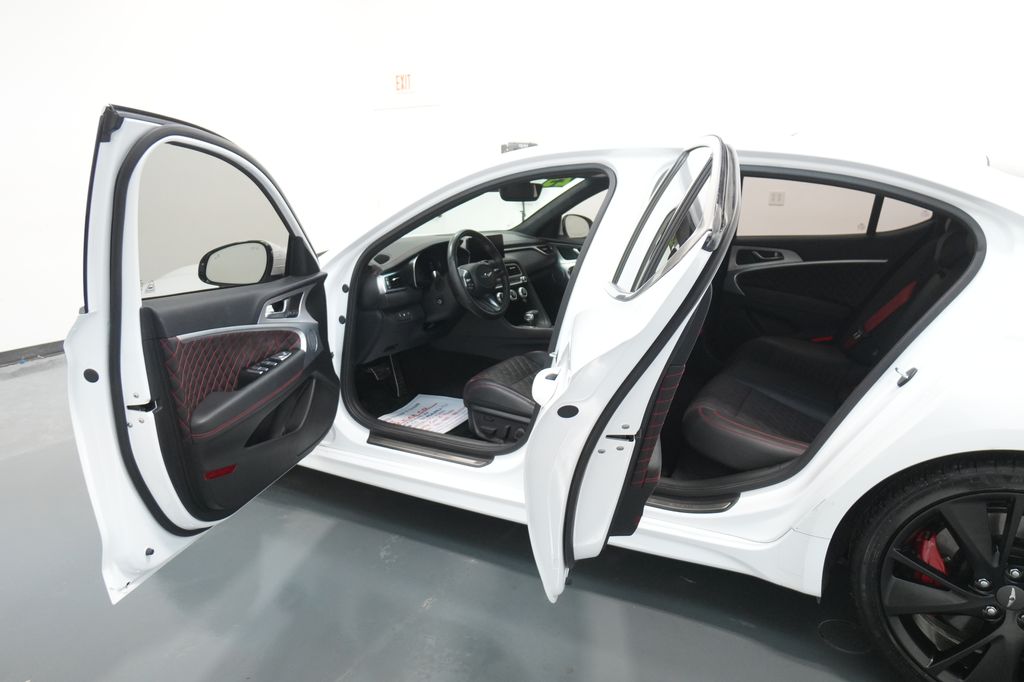 2023 Genesis G70