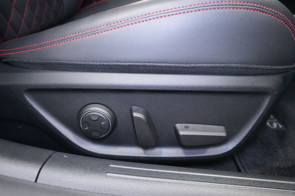 2023 Genesis G70