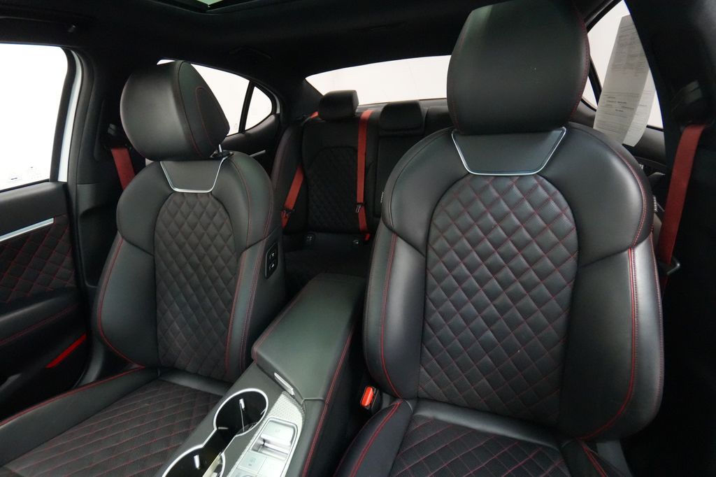 2023 Genesis G70