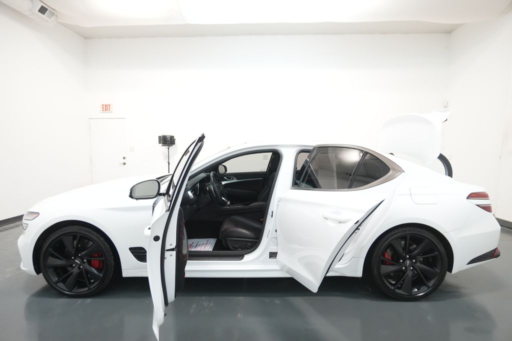 2023 Genesis G70