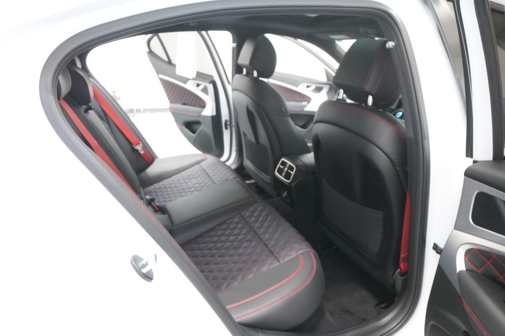 2023 Genesis G70