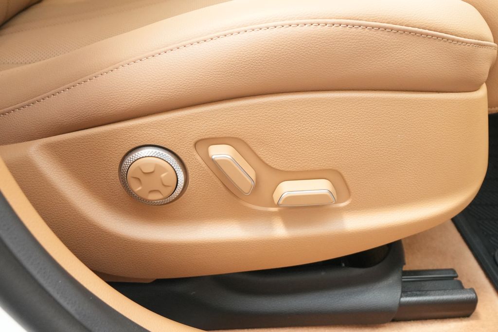 2025 Genesis G80