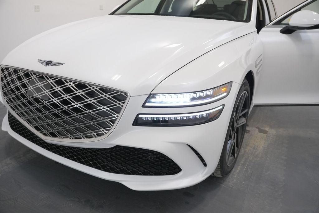 2025 Genesis G80