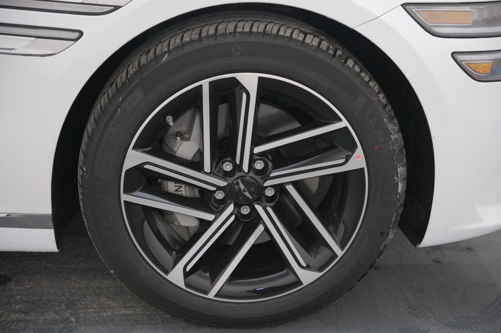 2025 Genesis G80