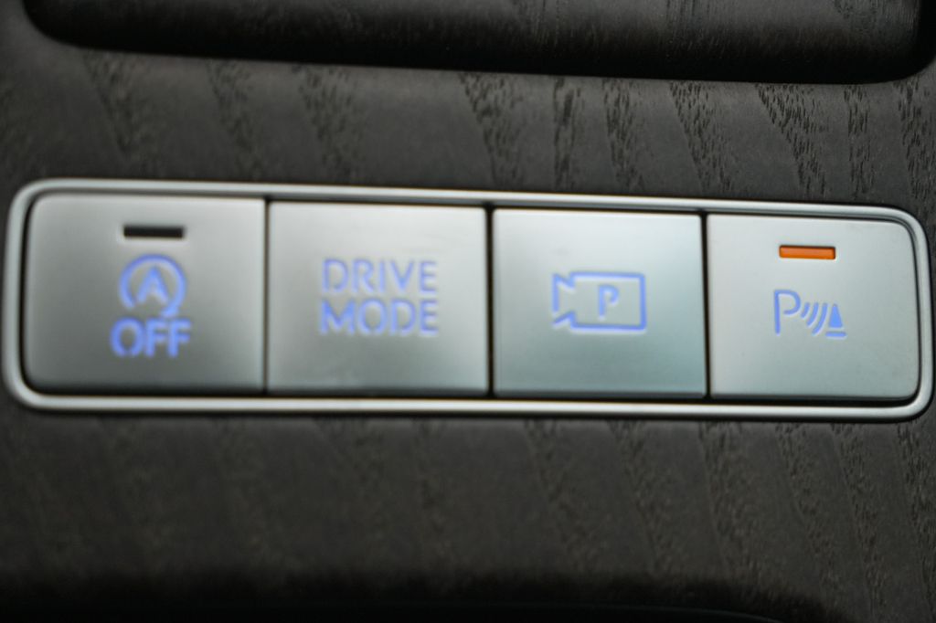 2025 Genesis G80